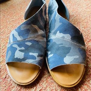 1.State camo cutout bootie size 10